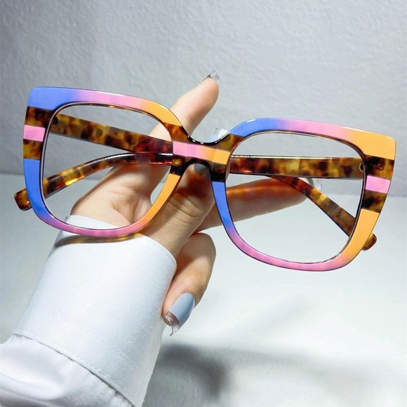 New Arrival Clear Frames “Square Biz” - Picture 2 of 6